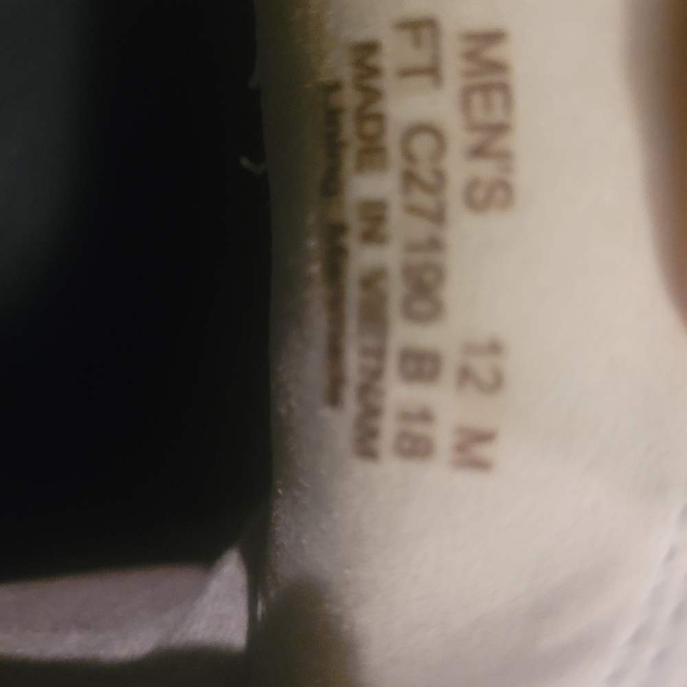 Sneakers - Picture 6 of 11